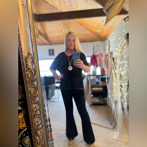 Italian Linen Silver Stitch Top, Made In Italy
$65/ $149 - Picture 4 of 9